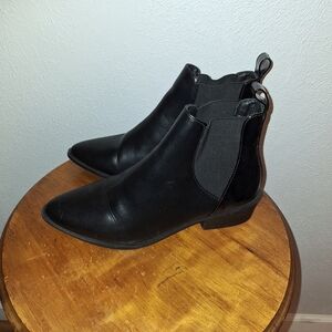 🌟 American Eagle Boots Size 9